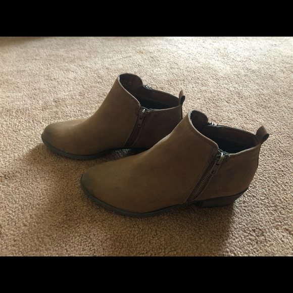NWOT Brown Boots - Picture 4 of 4